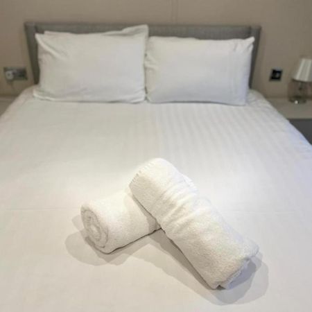 יורק The Serenity Lodge With Hot Tub מראה חיצוני תמונה